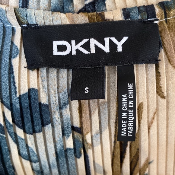 DKNY floral pleated top Size Small - Picture 3 of 4